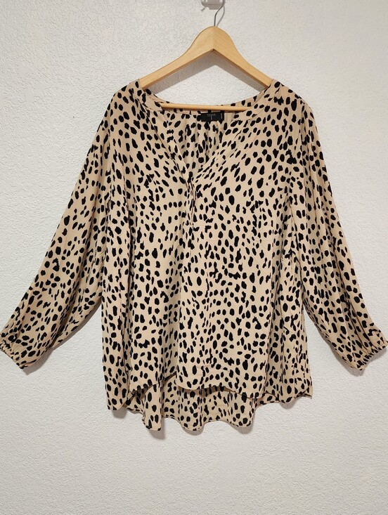 Tahari Tops - Tahari Cheetah Leopard Print V-Neck Blouse Long Bubble Sleeve 2X NWT